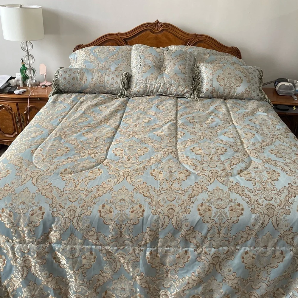 Elegant Blue and Gold Bedding Set with all accessories